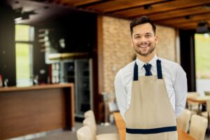 Uniformes personalizados para hostelería con bordado profesional
