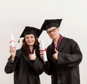 Becas de graduación bordadas para colegios, universidades y tunas estudiantiles