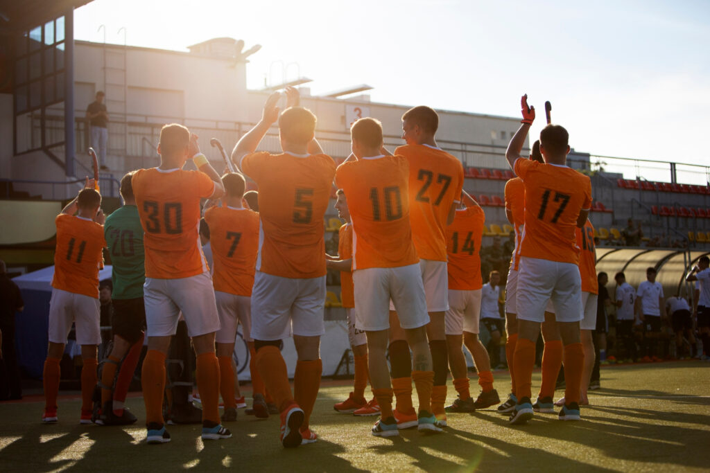 Personalización textil para clubes de fútbol: claves para combinar rendimiento, identidad y durabilidad