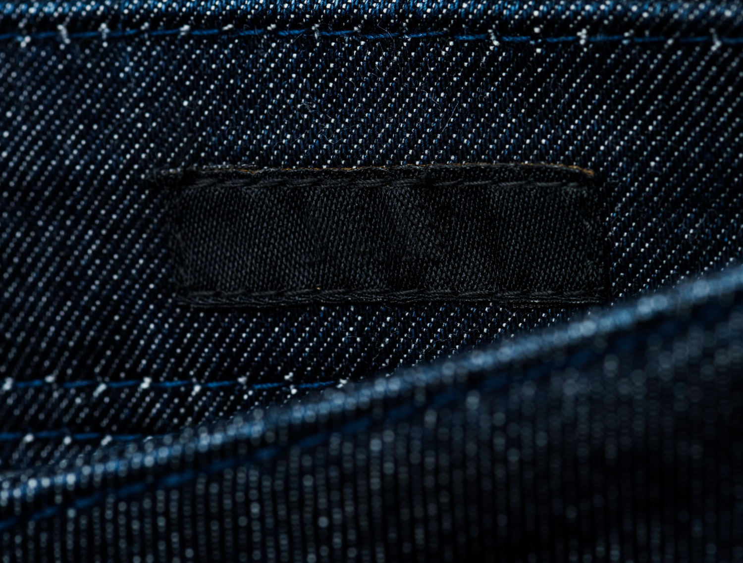 Parches personalizados para ropa laboral y deportiva: cómo reforzar la identidad visual con acabados profesionales